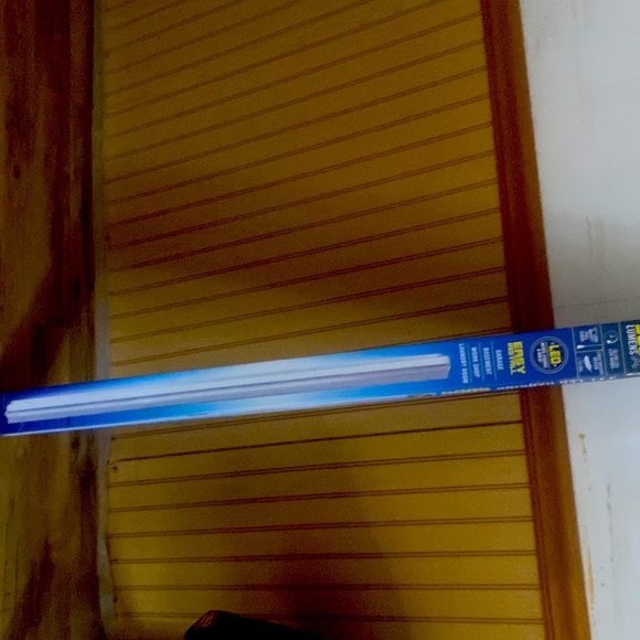 Braun 4ft shop light - Picture 1 of 2